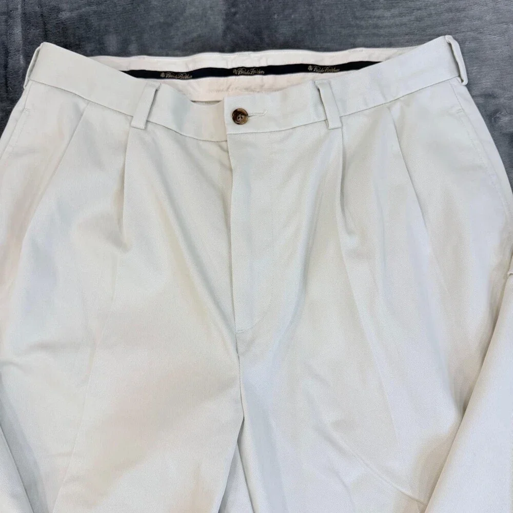 Brooks Brothers Off-White Pleated Chinos